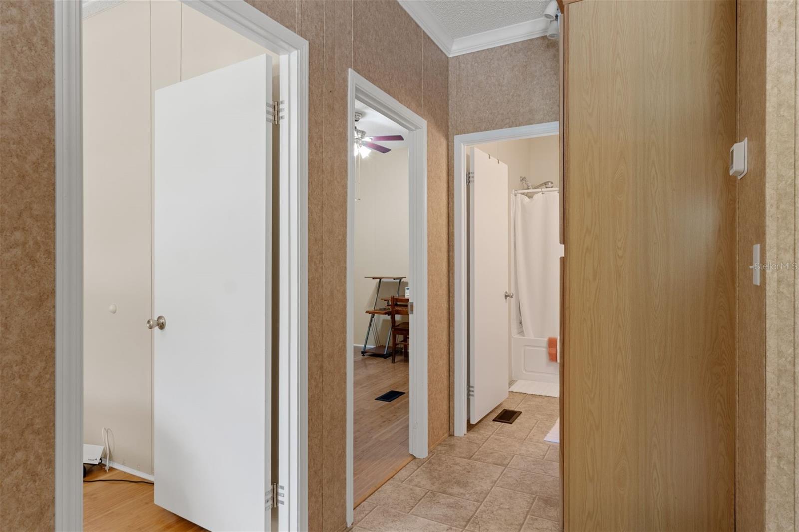 LAKE TROPICANA RANCHETTES - Residential