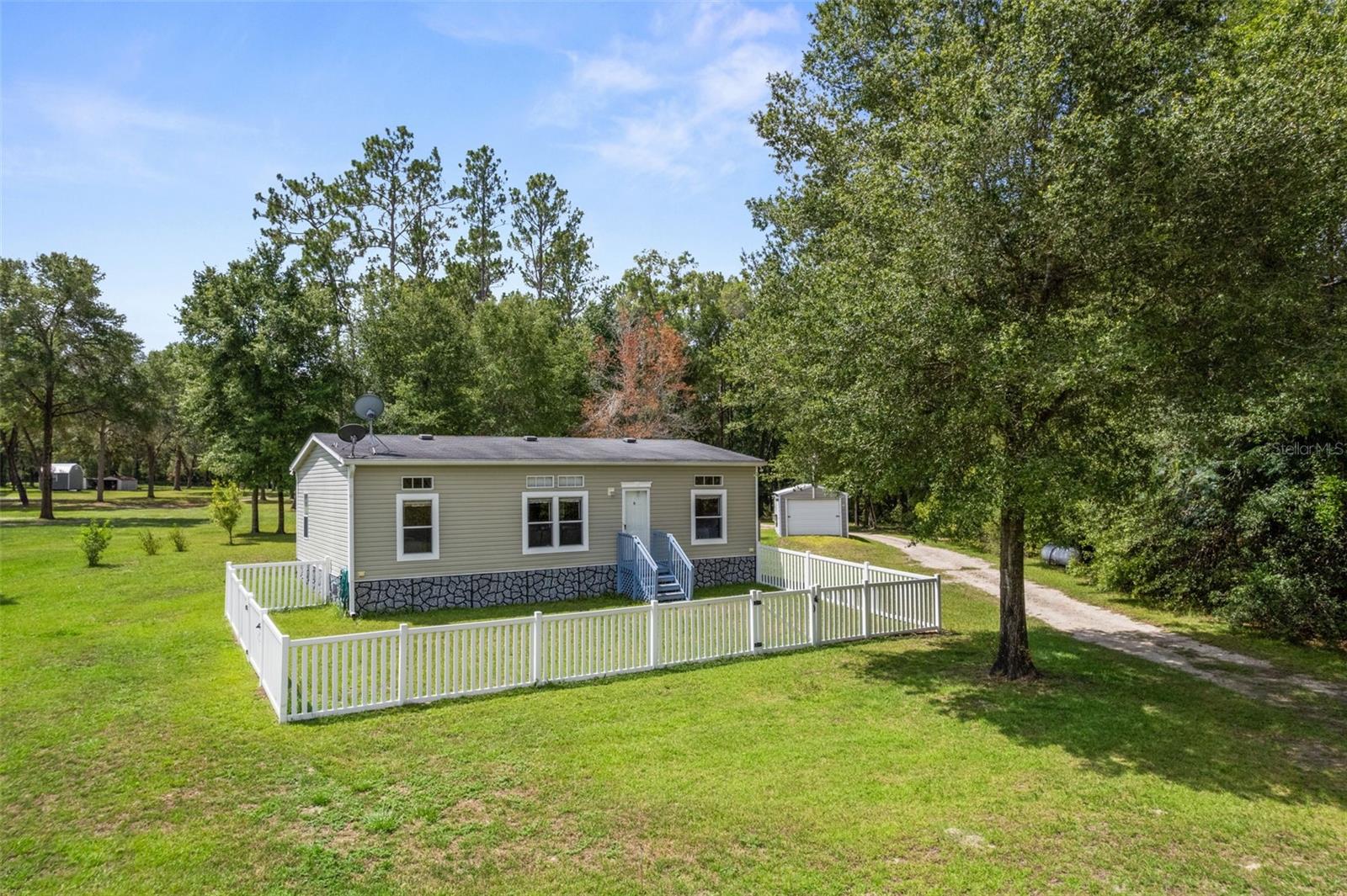 LAKE TROPICANA RANCHETTES - Residential