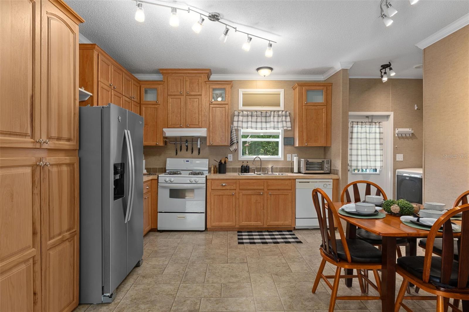 LAKE TROPICANA RANCHETTES - Residential