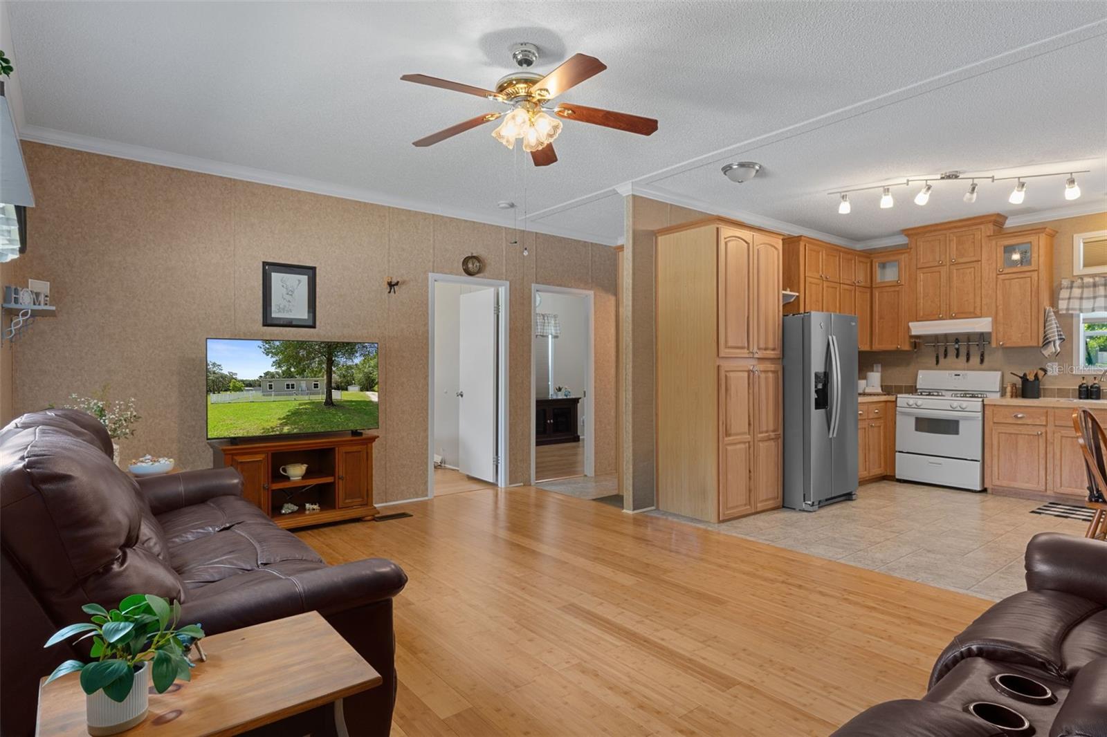 LAKE TROPICANA RANCHETTES - Residential