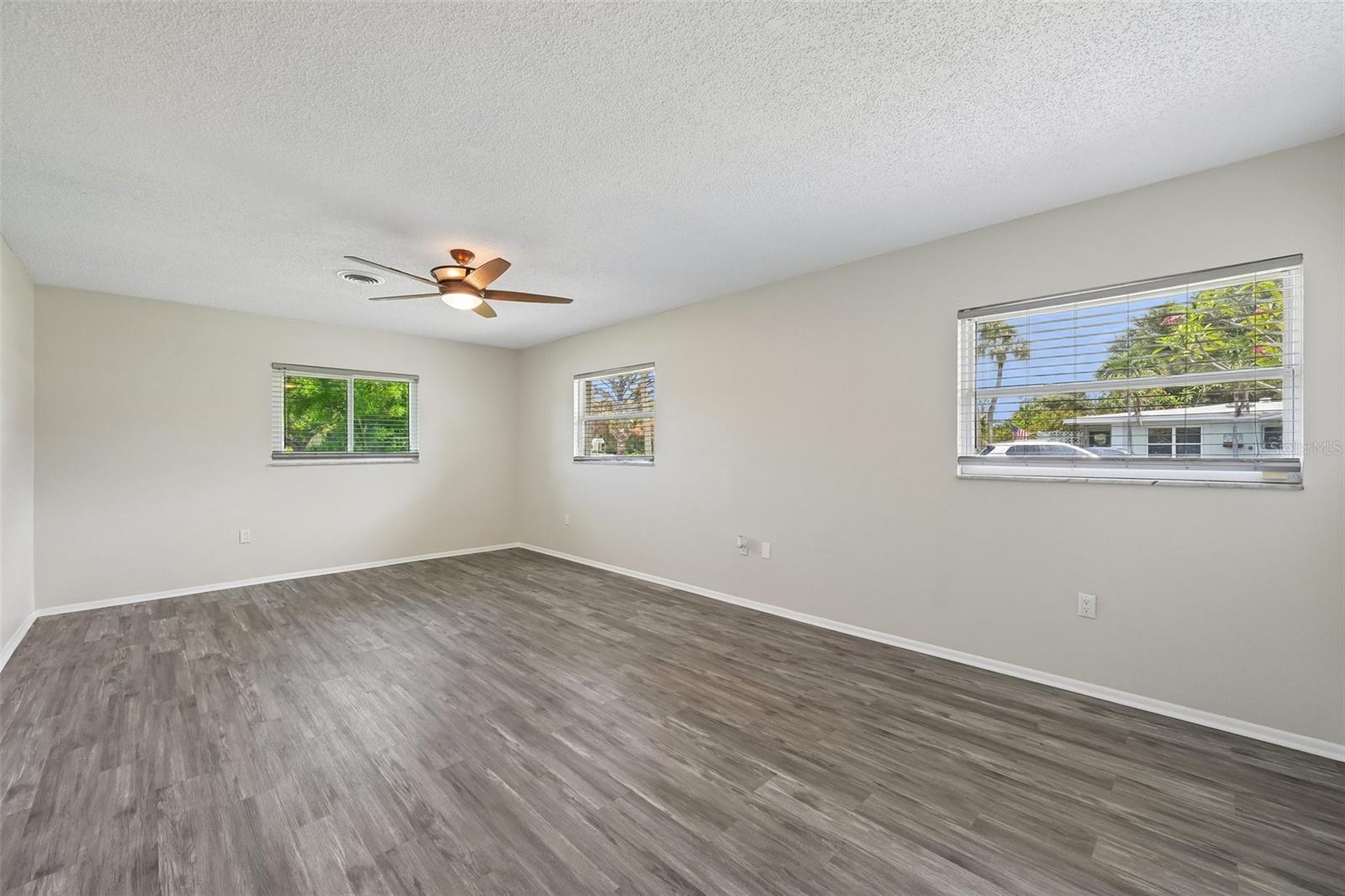 BAY POINT CORR OF - Residential