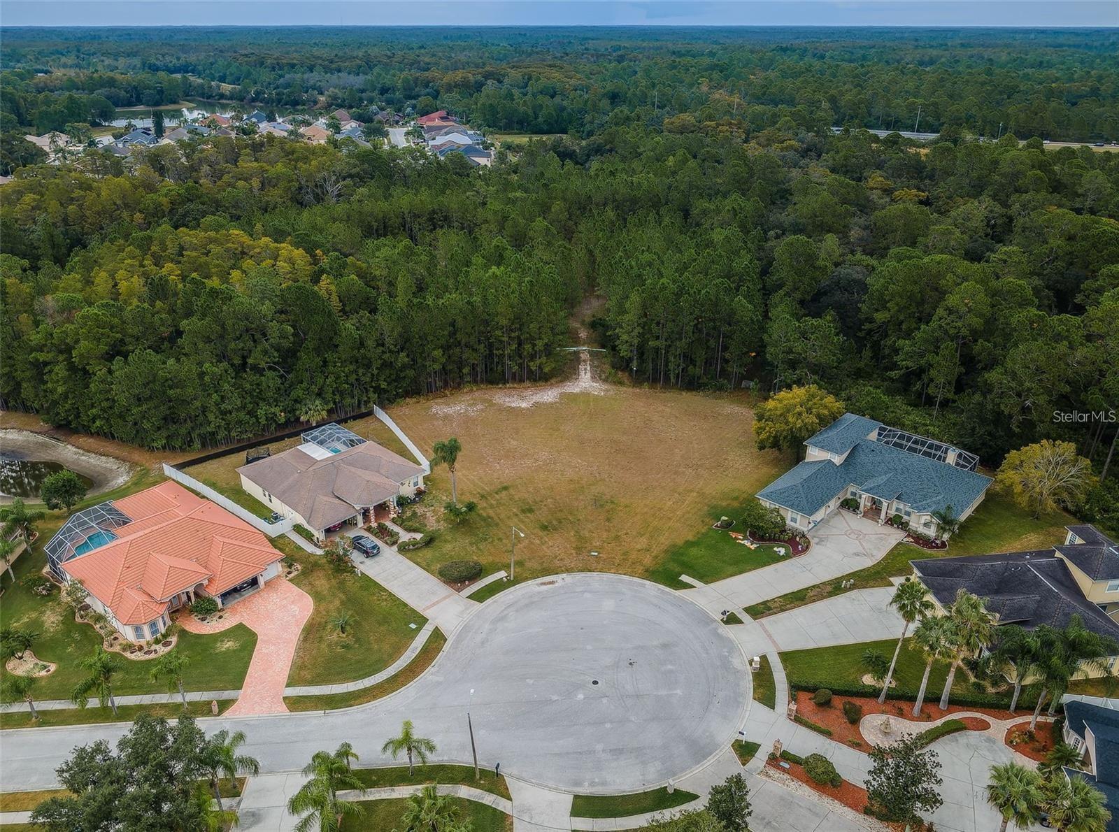 RIVERCHASE - Land