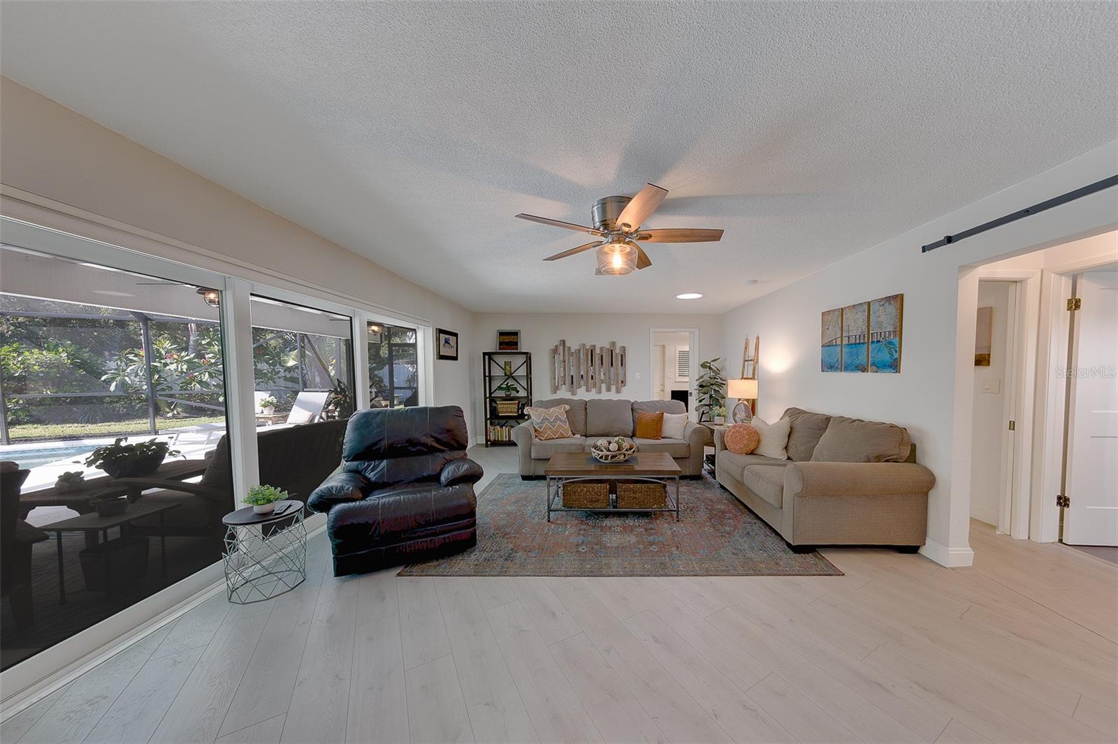 URBAN LAKE ESTATES 2ND ADD - Residential