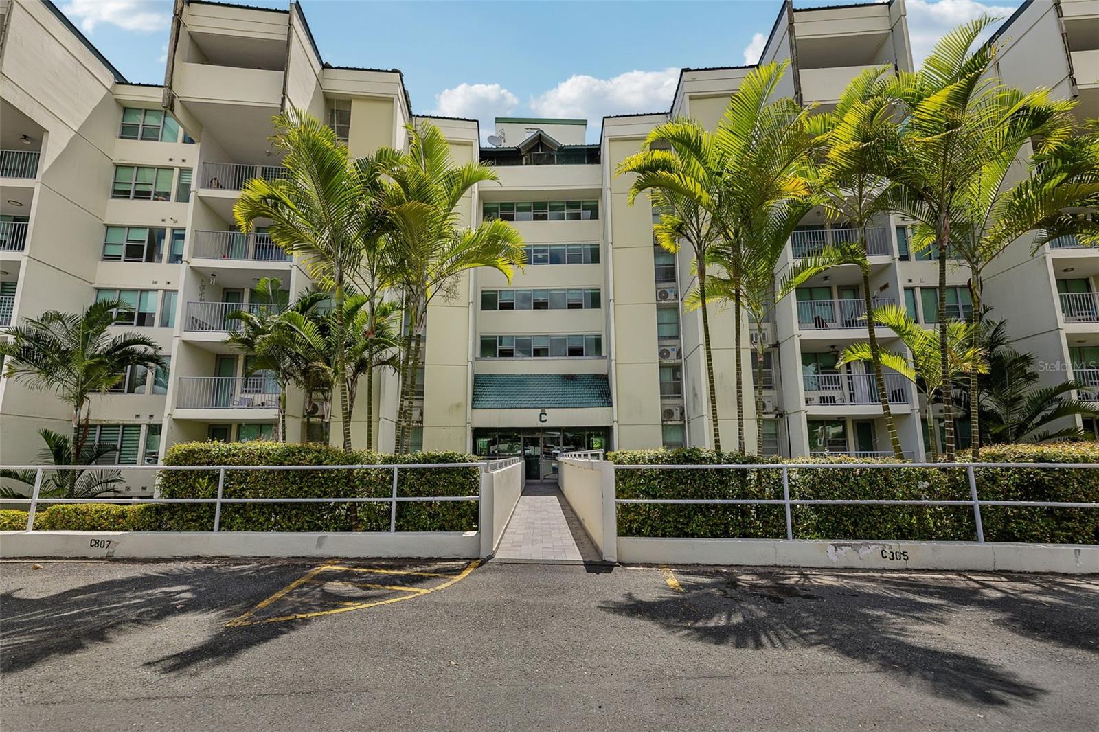 Live in comfort and style in this beautifully maintained 2-bedroom, 2-bathroom apartment located in one of Guaynabo’s most exclusive condominiums. This spacious unit features a modern layout, comes fully equipped with appliances, and includes three air inverters for maximum comfort.

Enjoy resort-style amenities such as a pool, fully equipped gym, playground, and 2 dog parks perfect for pet lovers. Ideal for professionals, couples, or small families looking for convenience and upscale living.

Don’t miss out on this exceptional rental opportunity! Contact us today to schedule a private showing.