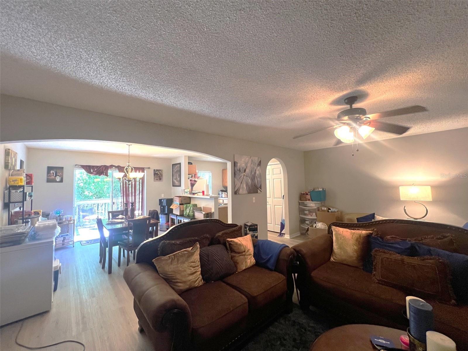 ASHBURN SQUARE TWNHMS - Residential