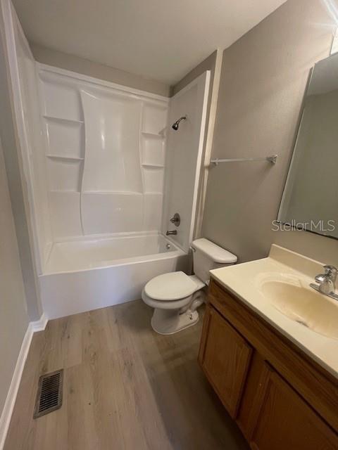 ASHBURN SQUARE TWNHMS - Residential