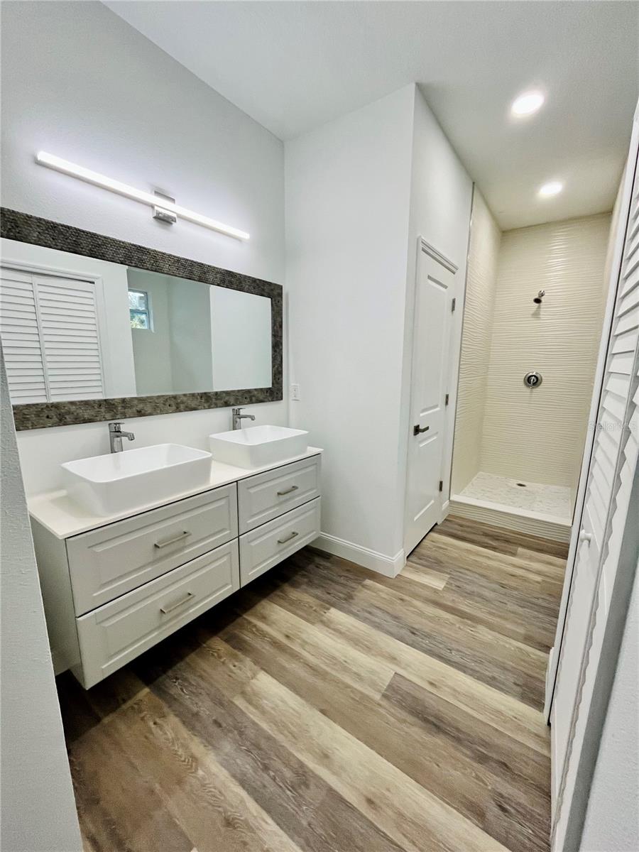 LAKEWOOD VILLAS - Residential
