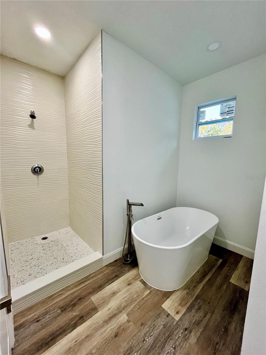 LAKEWOOD VILLAS - Residential