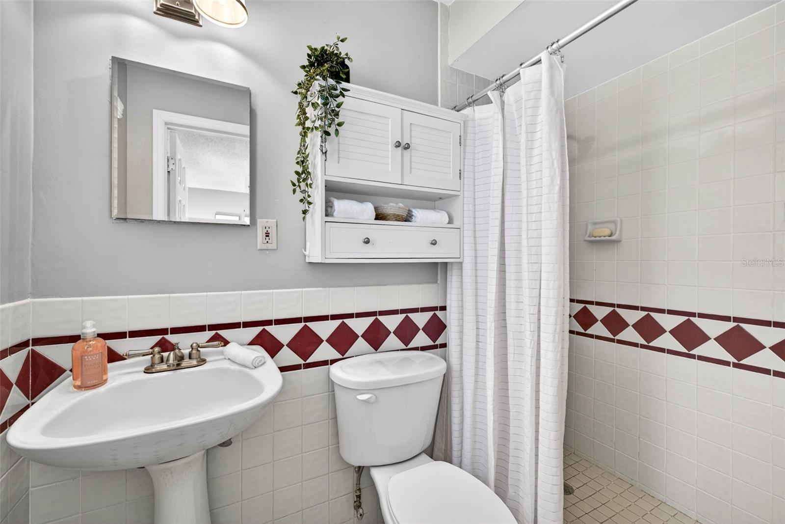 SHORE ACRES SEC TWIN LAKES AD - Residential