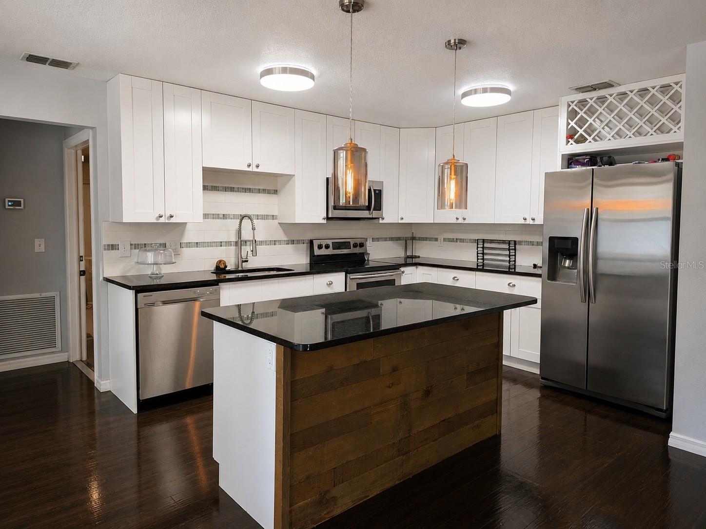 DELTONA LAKES UN 11 - Residential