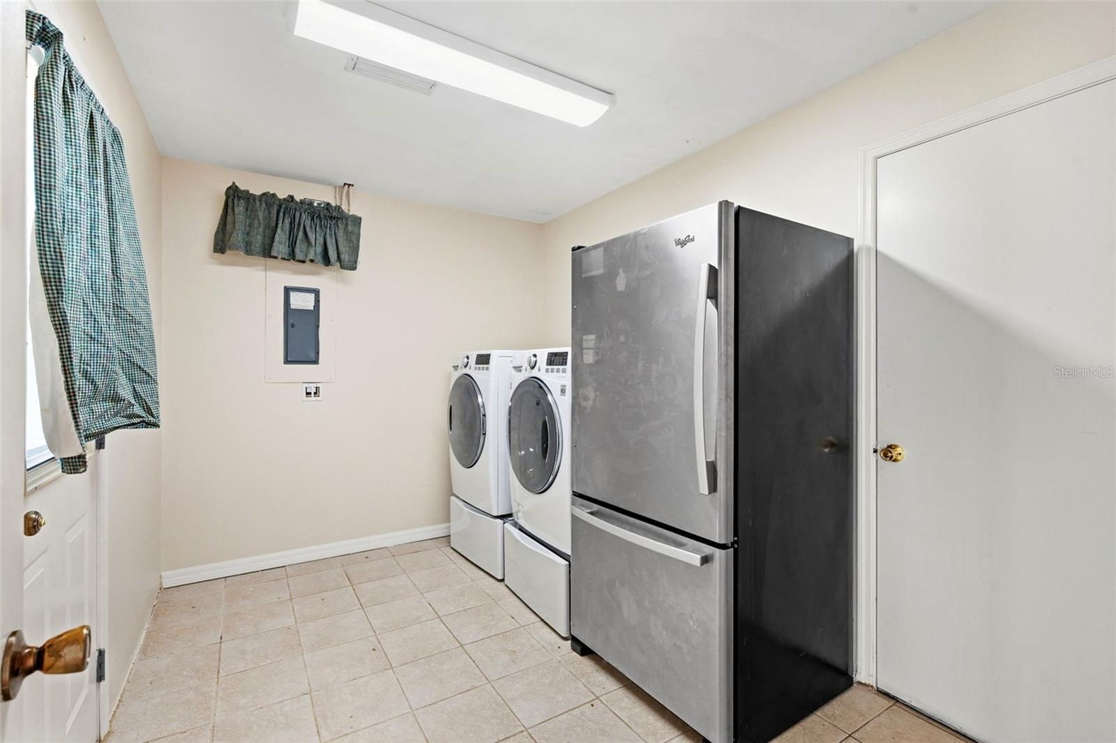 ESPIRITU SANTO SPGS - Residential Lease