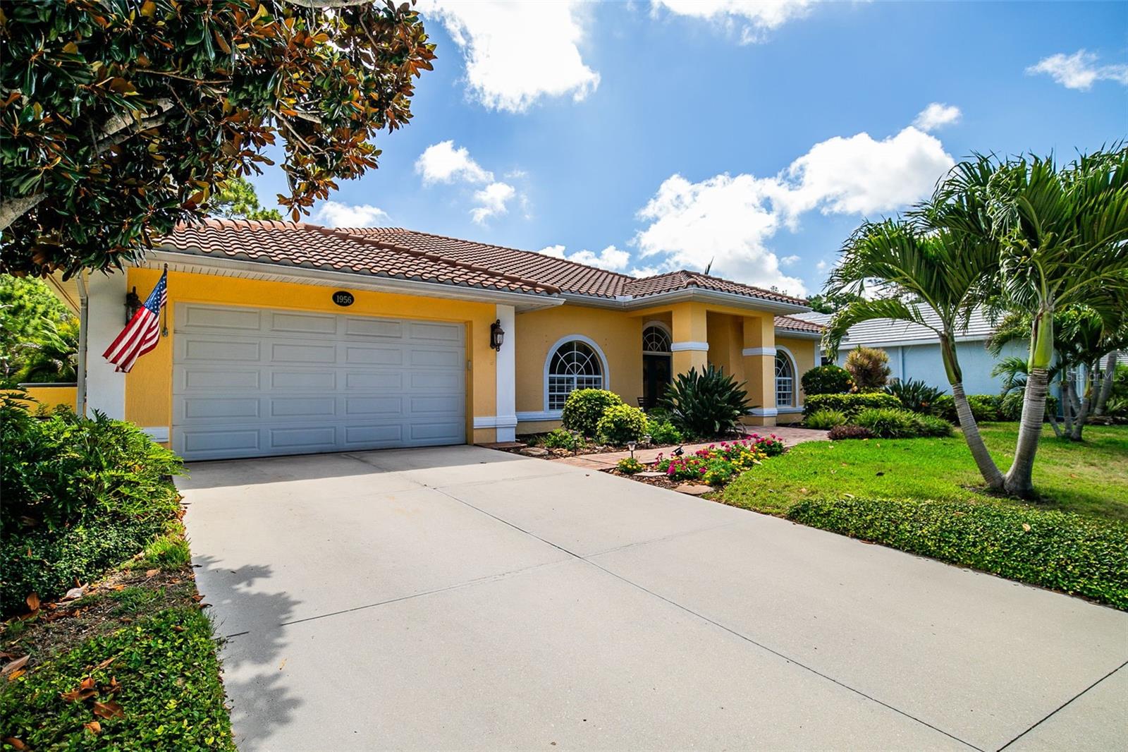 CALUSA LAKES - Residential