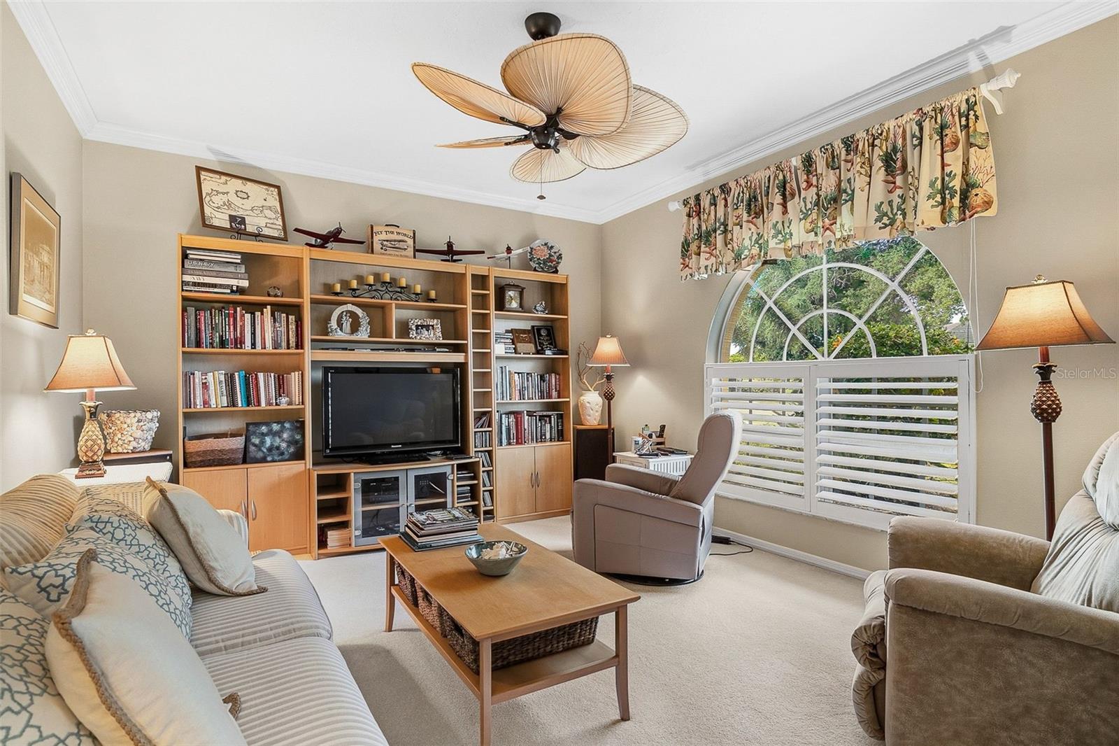 CALUSA LAKES - Residential