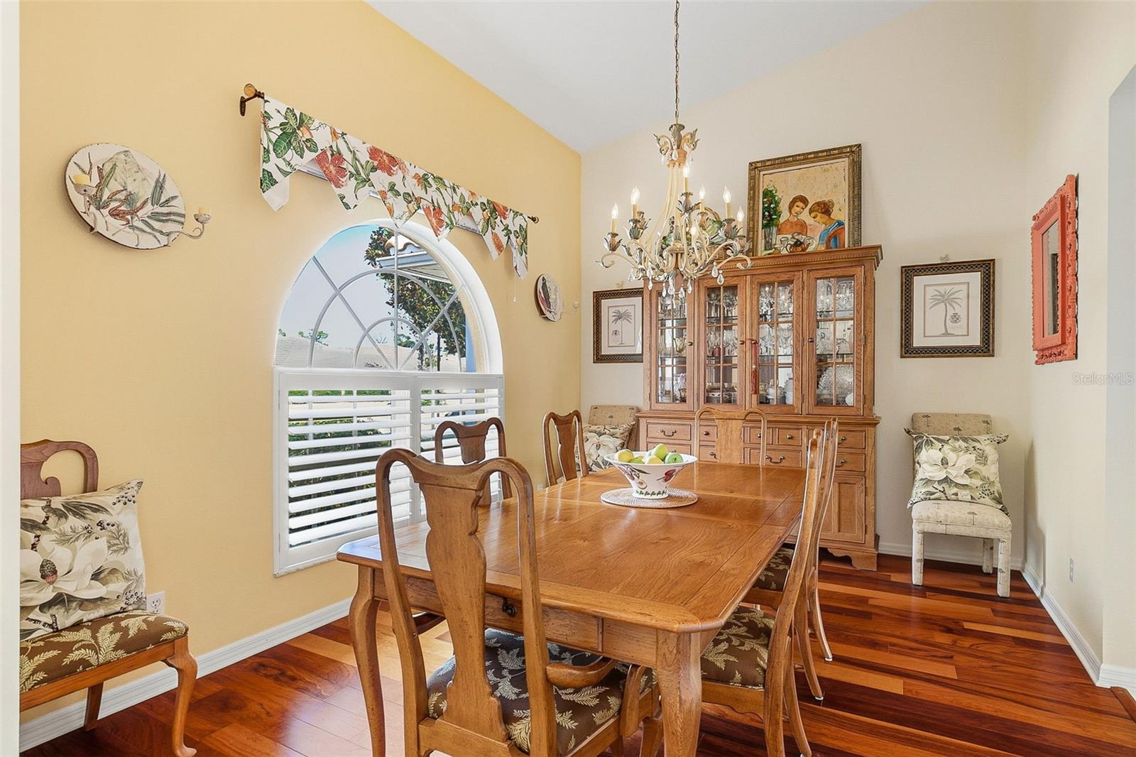 CALUSA LAKES - Residential