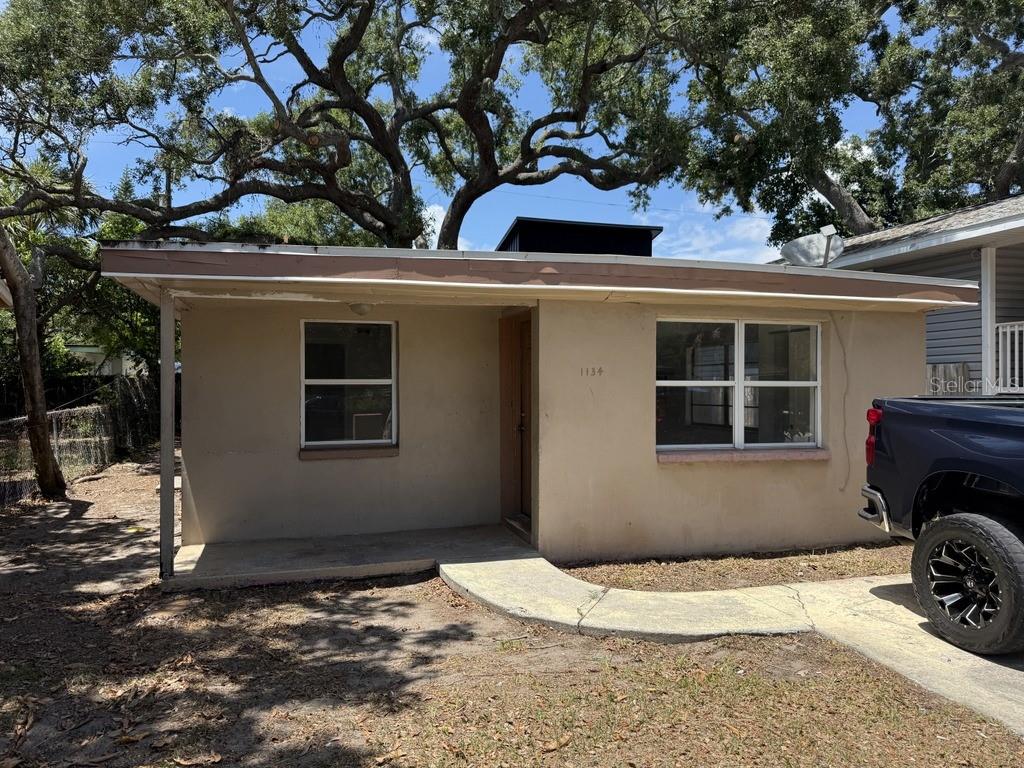 Cash or Hard Money Only! Great opportunity for investors or first time home buyers! 

EXCELLENT INVESTMENT, UPSIDE POTENTIAL! With some renovations and TLC this property can make you money, either renting or re-selling it or it could be your dream home at a low price. 

Excellent and convenient location! Nearby bus stop, close to shopping mall, hospital, schools, restaurants, parks, easy interstate access to downtown, airport, beaches and many other amenities.

SEND HARD MONEY PRE-APPROVAL LETTER OR PROOF OF FUNDS, PROPERTY SOLD "AS IS" WITHOUT REPAIR OR WARRANTY. SELLER HAS NO KNOWLEDGE OF PROPERTY HISTORY, NO DISCLOSURES OR ASSOCIATION DOCS SUPPLIED. BUYER/BUYER'S AGENT IS RESPONSIBLE FOR VERIFYING HOA INFO & FEES, IF ANY, COMMUNITY RULES, SQ FT, LOT SIZE, ROOM DIMENSIONS AND TAXES.