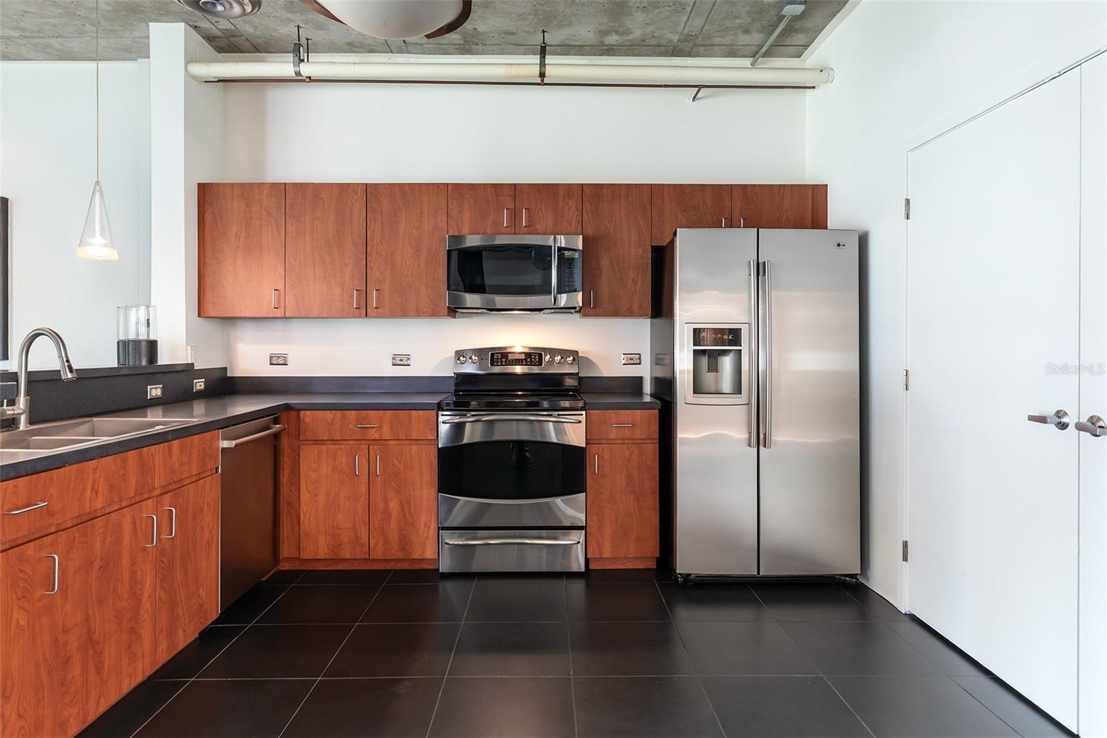 THORNTON PARK CENTRAL CONDO - Residential
