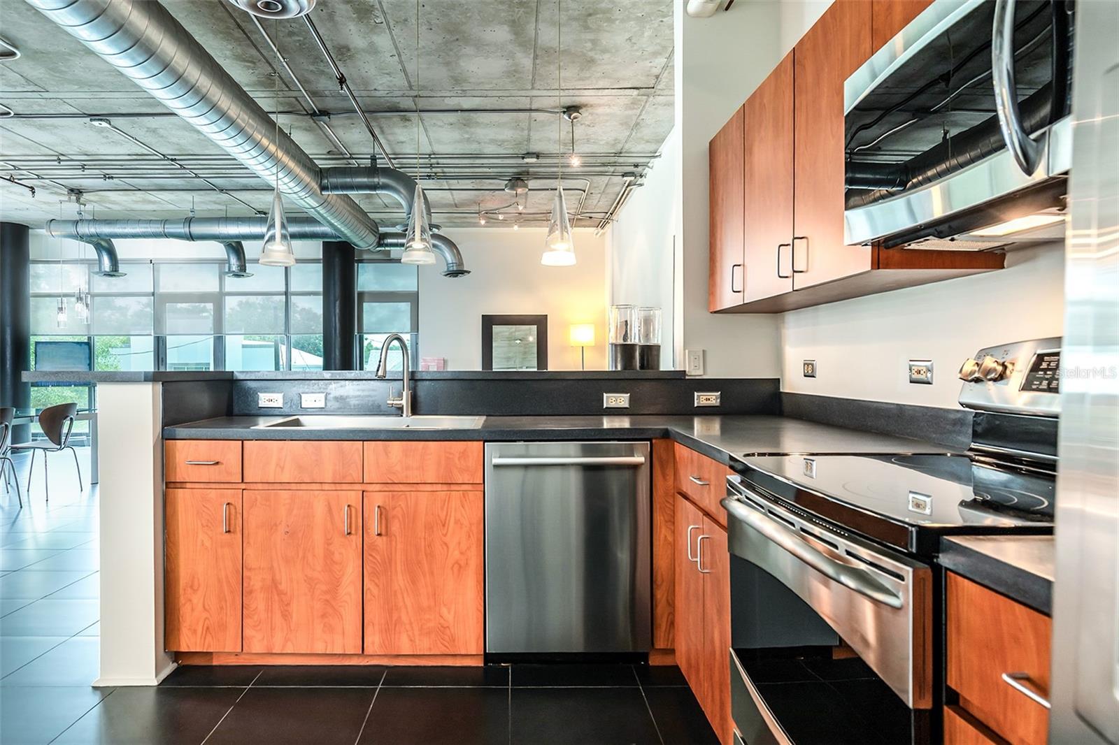 THORNTON PARK CENTRAL CONDO - Residential