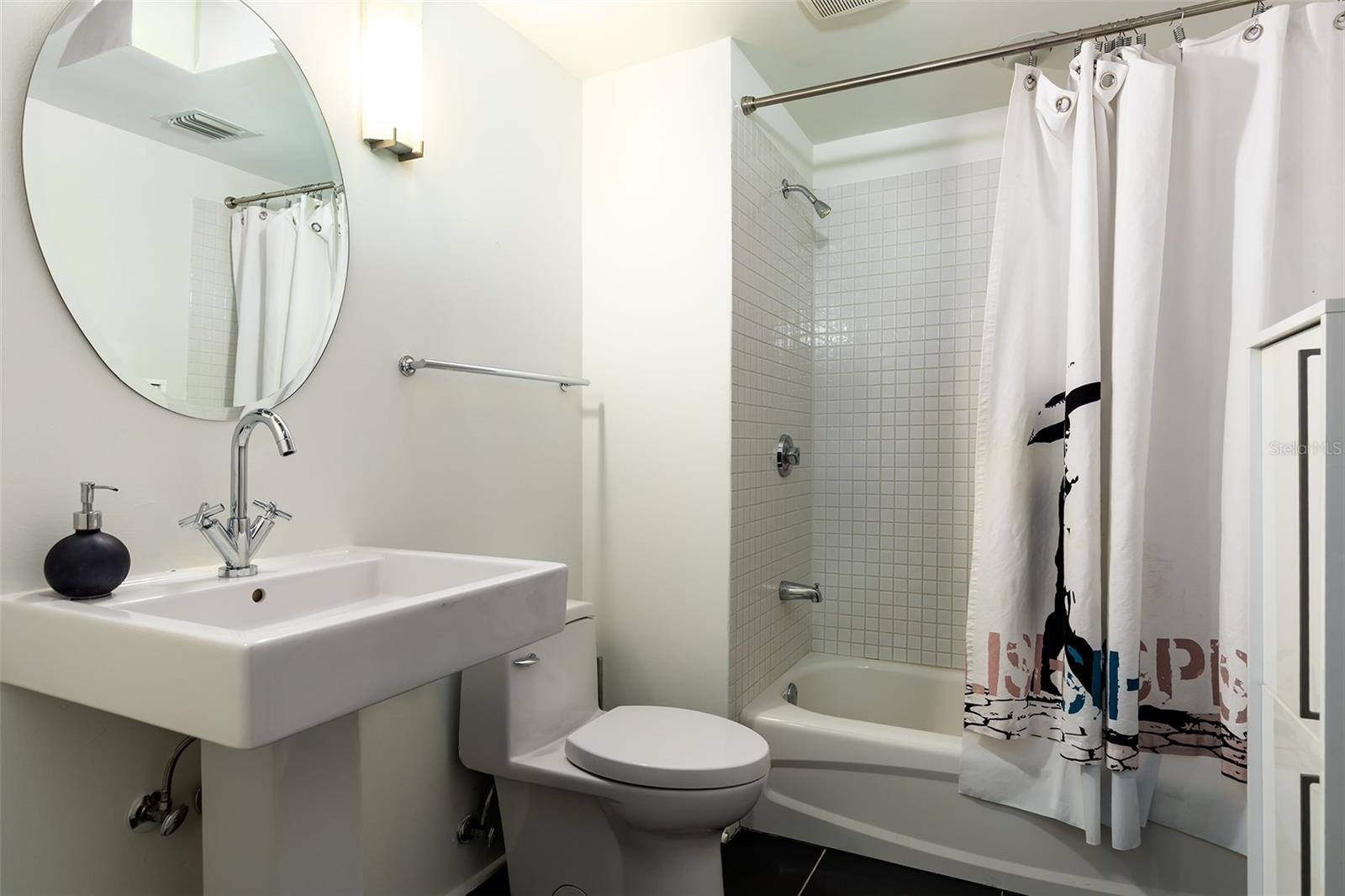 THORNTON PARK CENTRAL CONDO - Residential