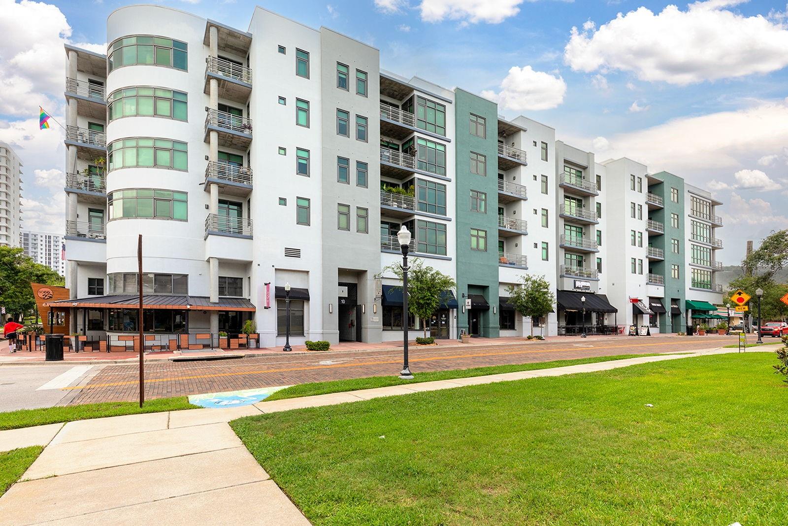 THORNTON PARK CENTRAL CONDO - Residential