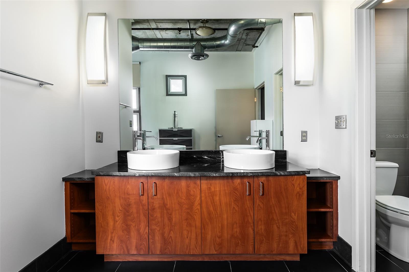 THORNTON PARK CENTRAL CONDO - Residential