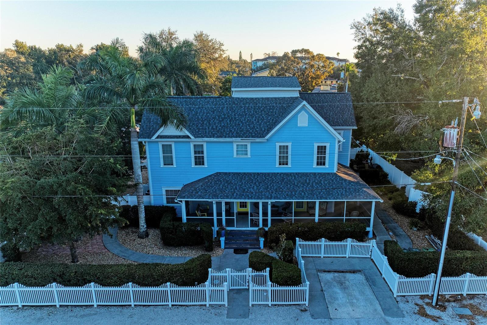 MAPLE COURT - Residential