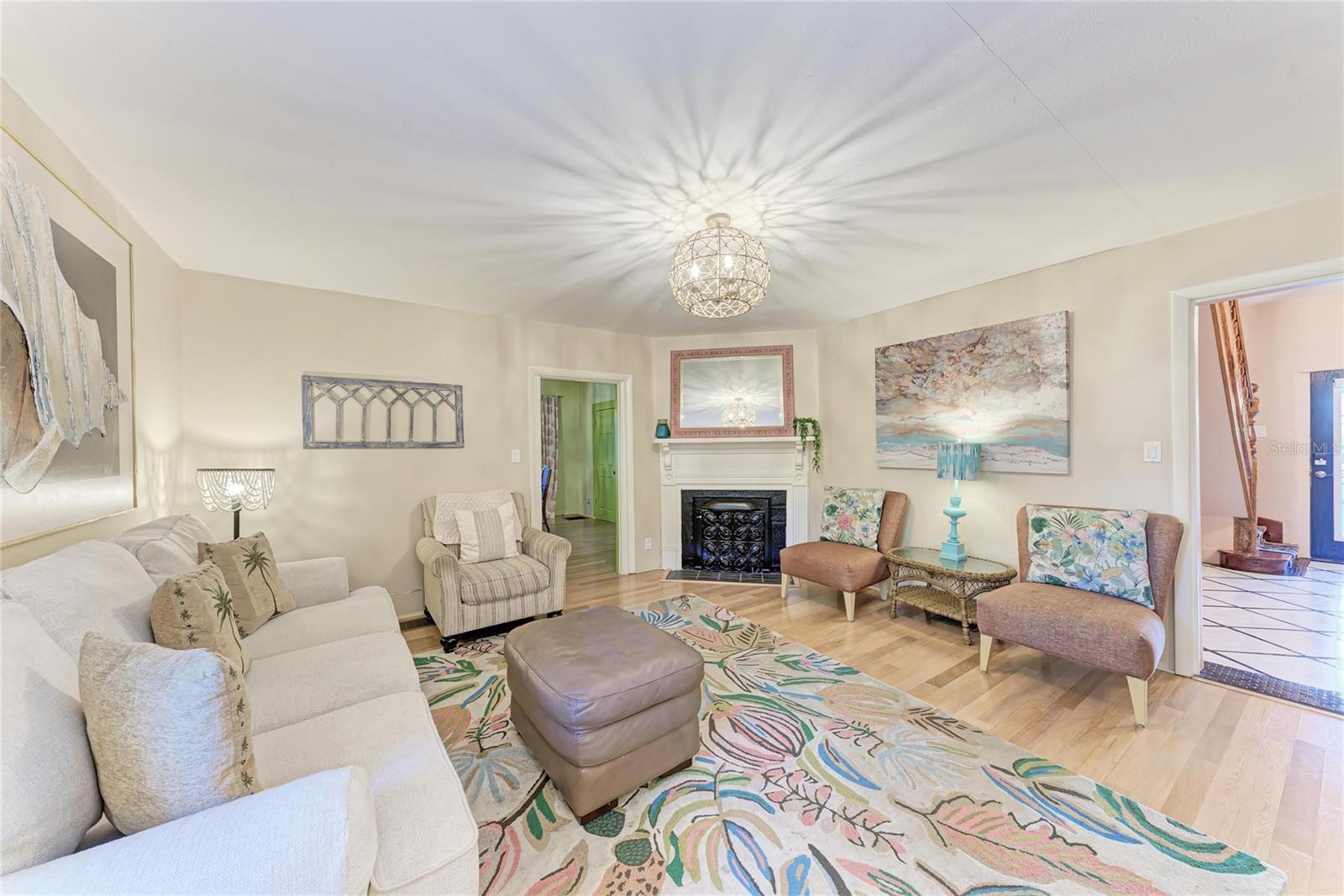 MAPLE COURT - Residential