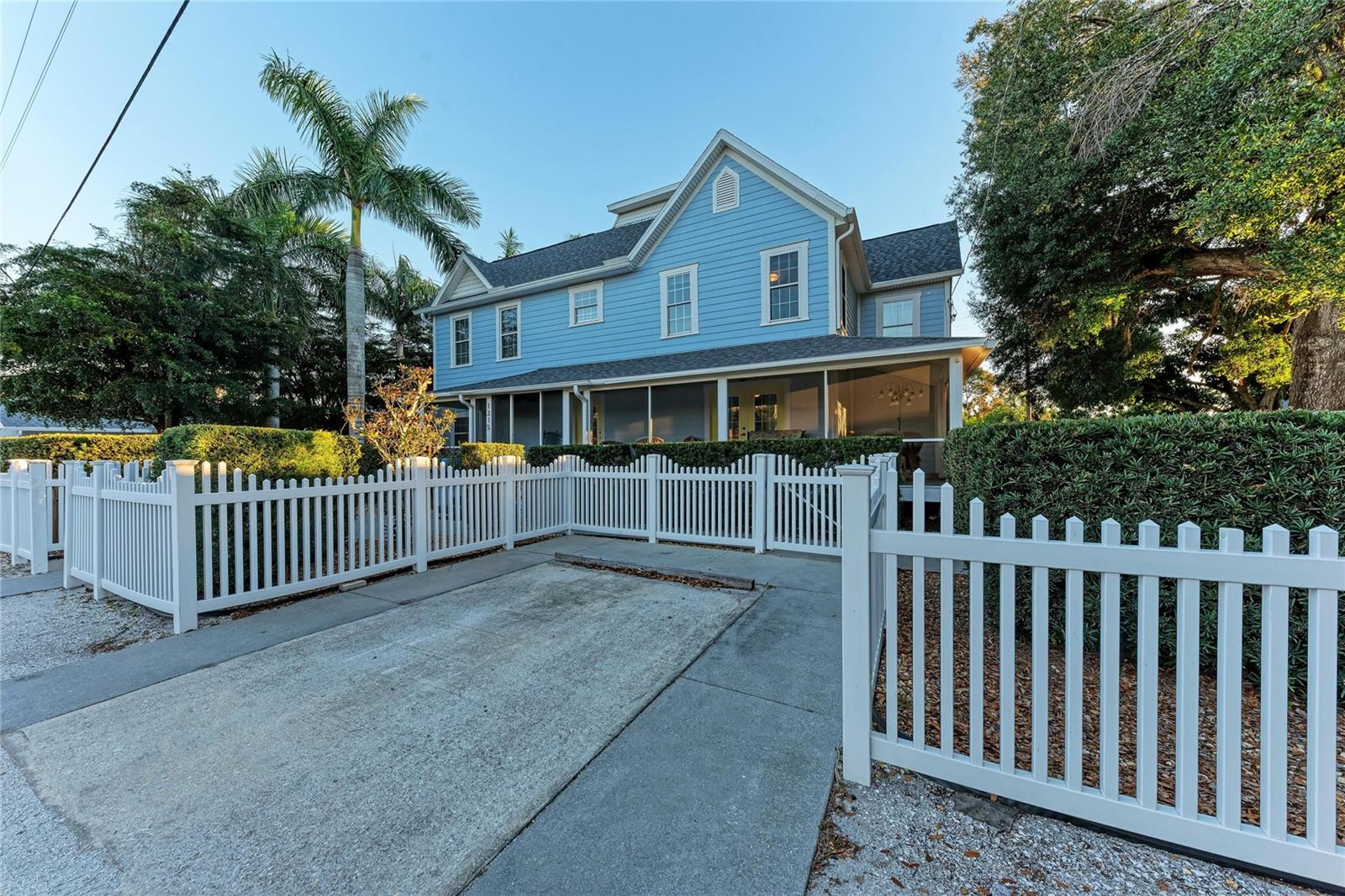 MAPLE COURT - Residential