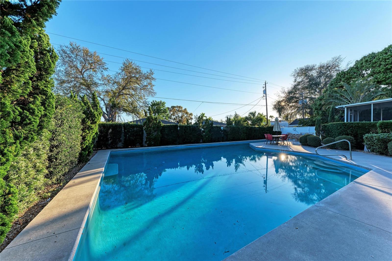 MAPLE COURT - Residential