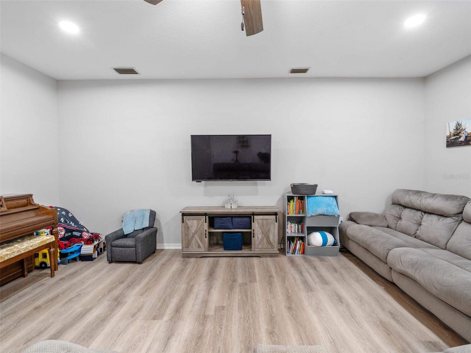 PARKRIDGE PH 33 & 19 - Residential Lease