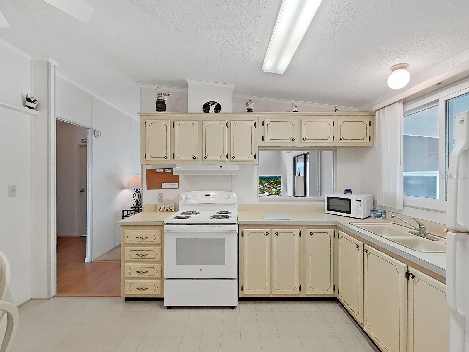 FOXWOOD LAKE ESTATES - Residential