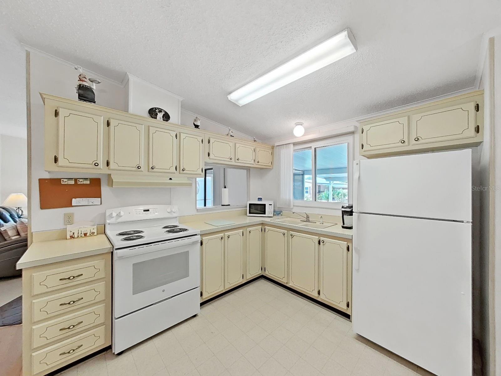 FOXWOOD LAKE ESTATES - Residential