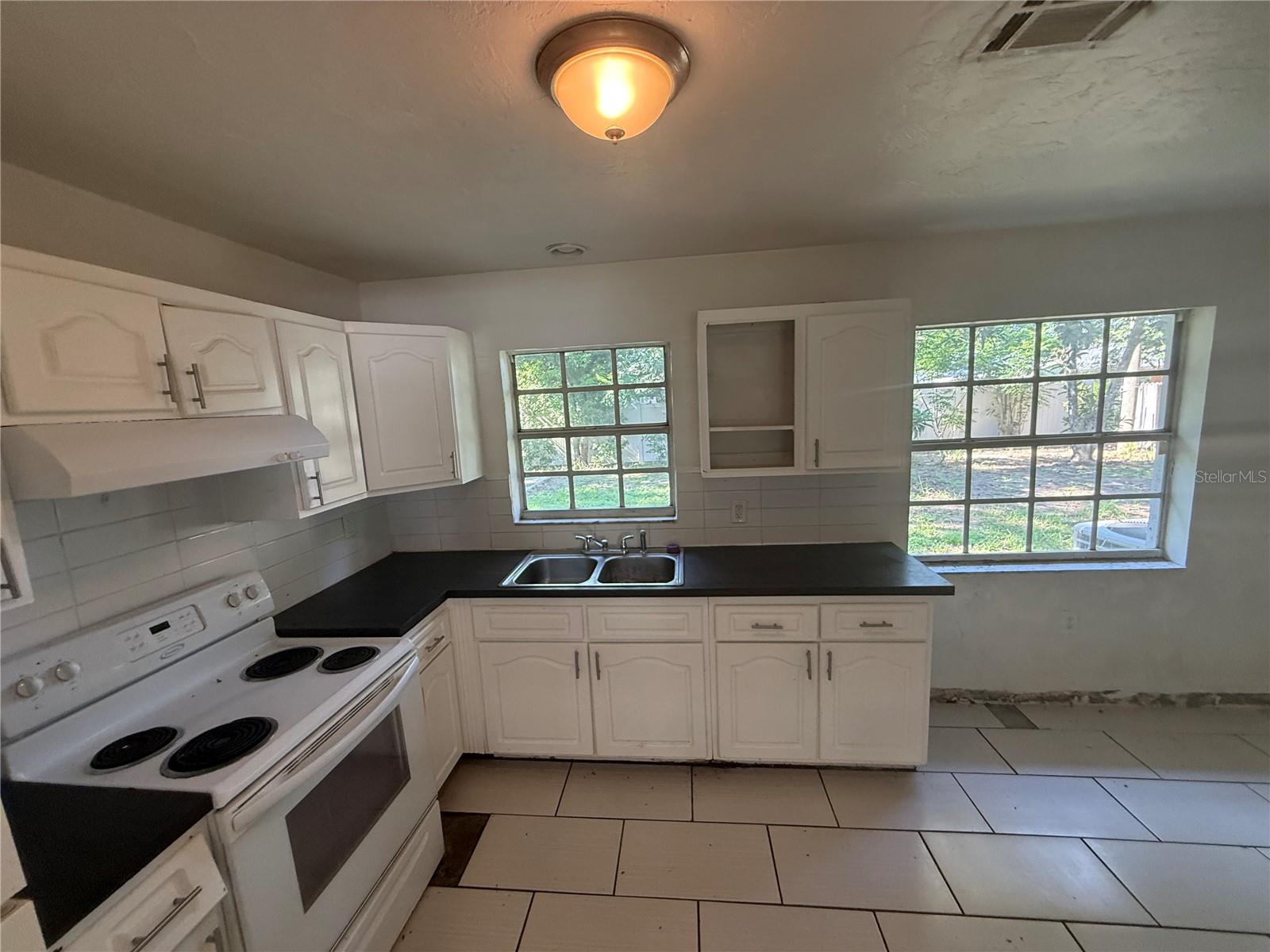HIGHLAND PARK MANOR 01 - Residential