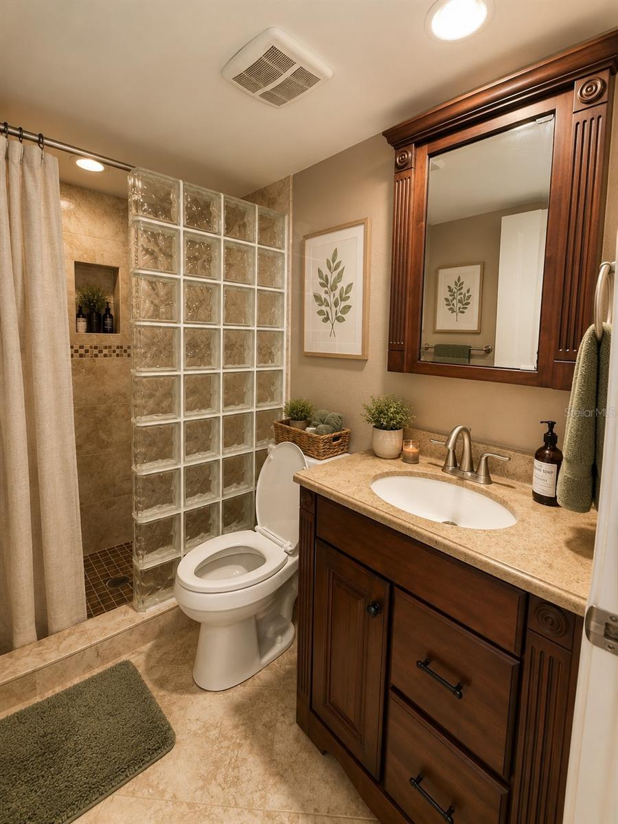 NORTH OAKS CONDO IV - Residential