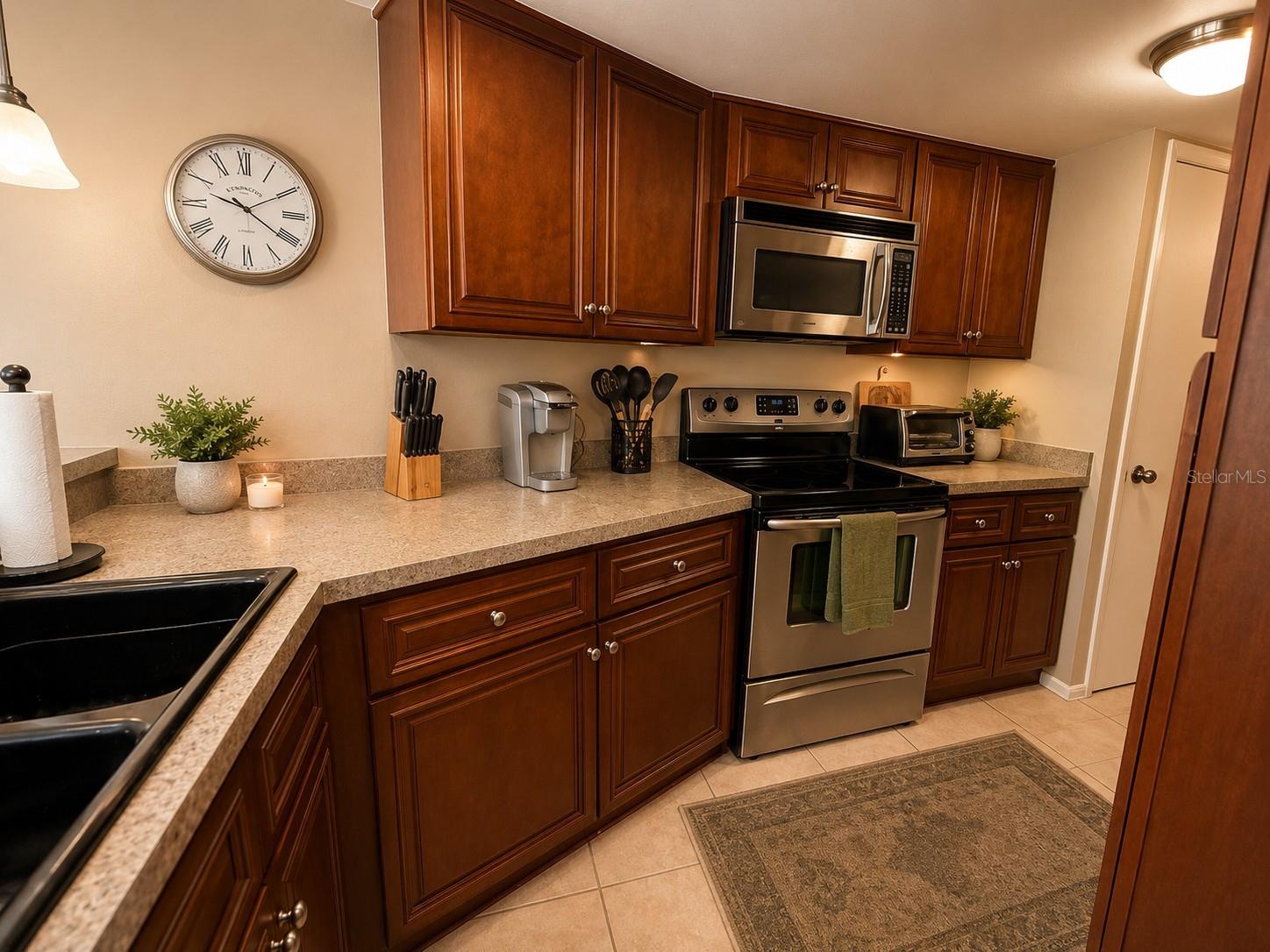 NORTH OAKS CONDO IV - Residential