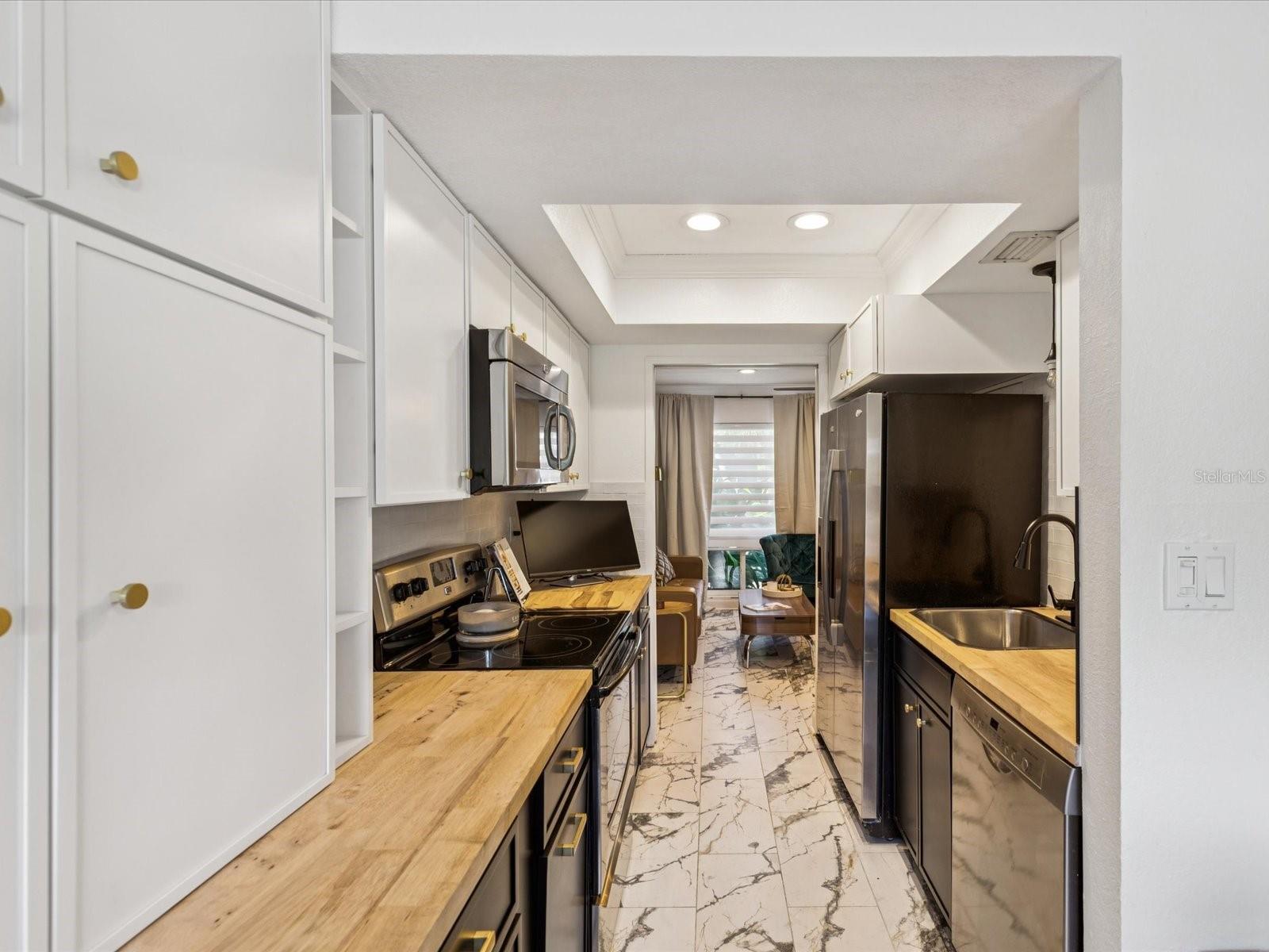 SEVENTIETH SOMERSET PLACE CONDO - Residential
