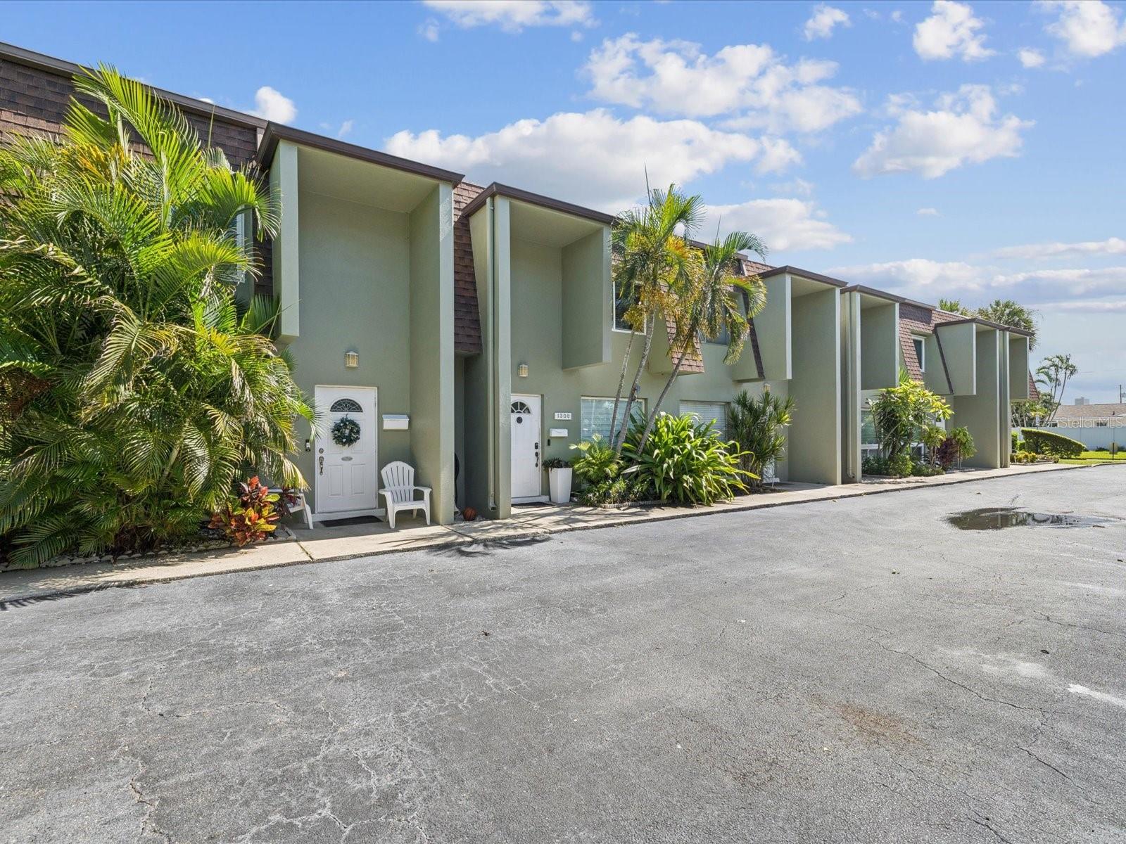 SEVENTIETH SOMERSET PLACE CONDO - Residential