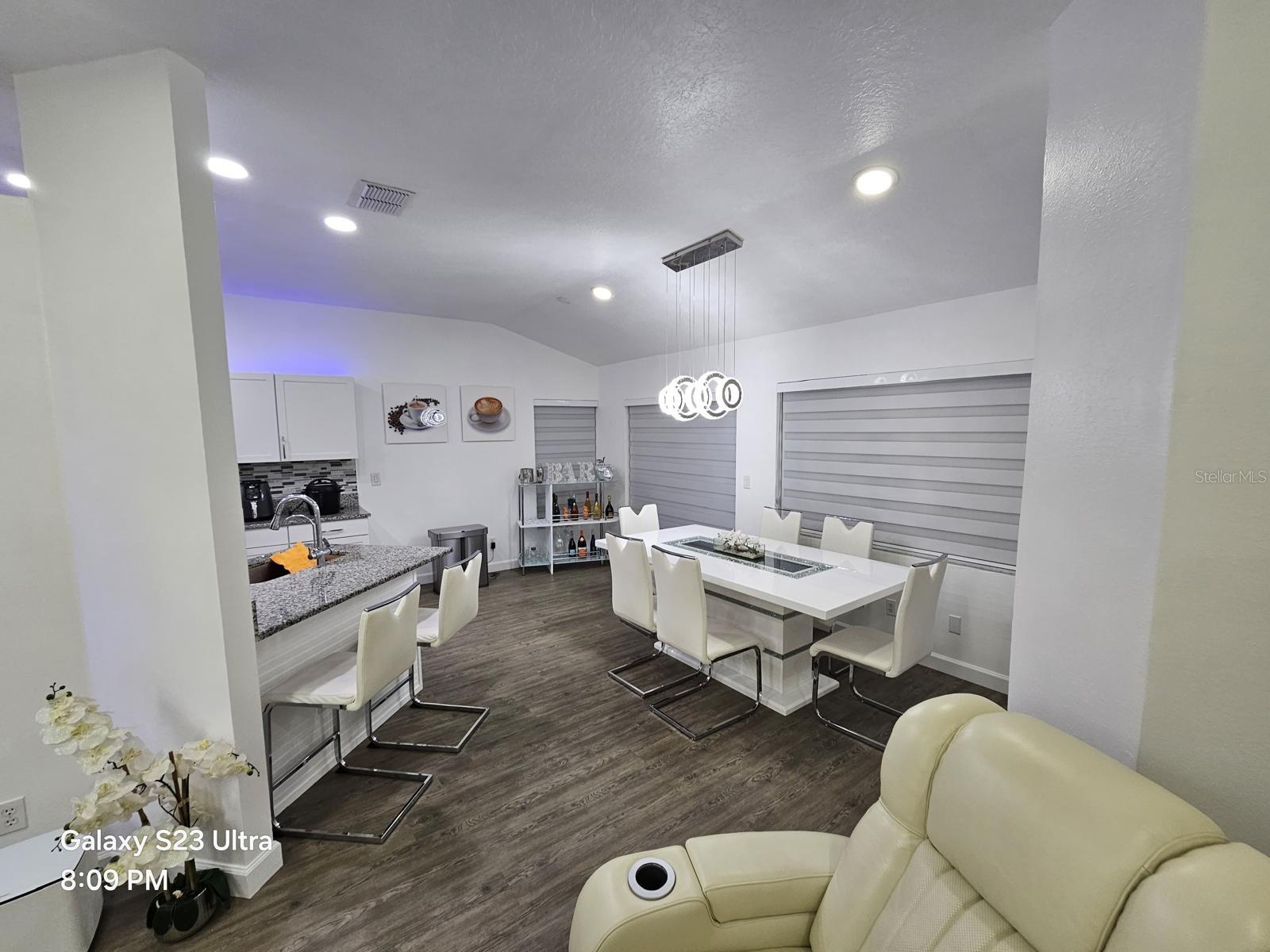 KINGSWAY OAKS UNIT 2 - Residential Lease