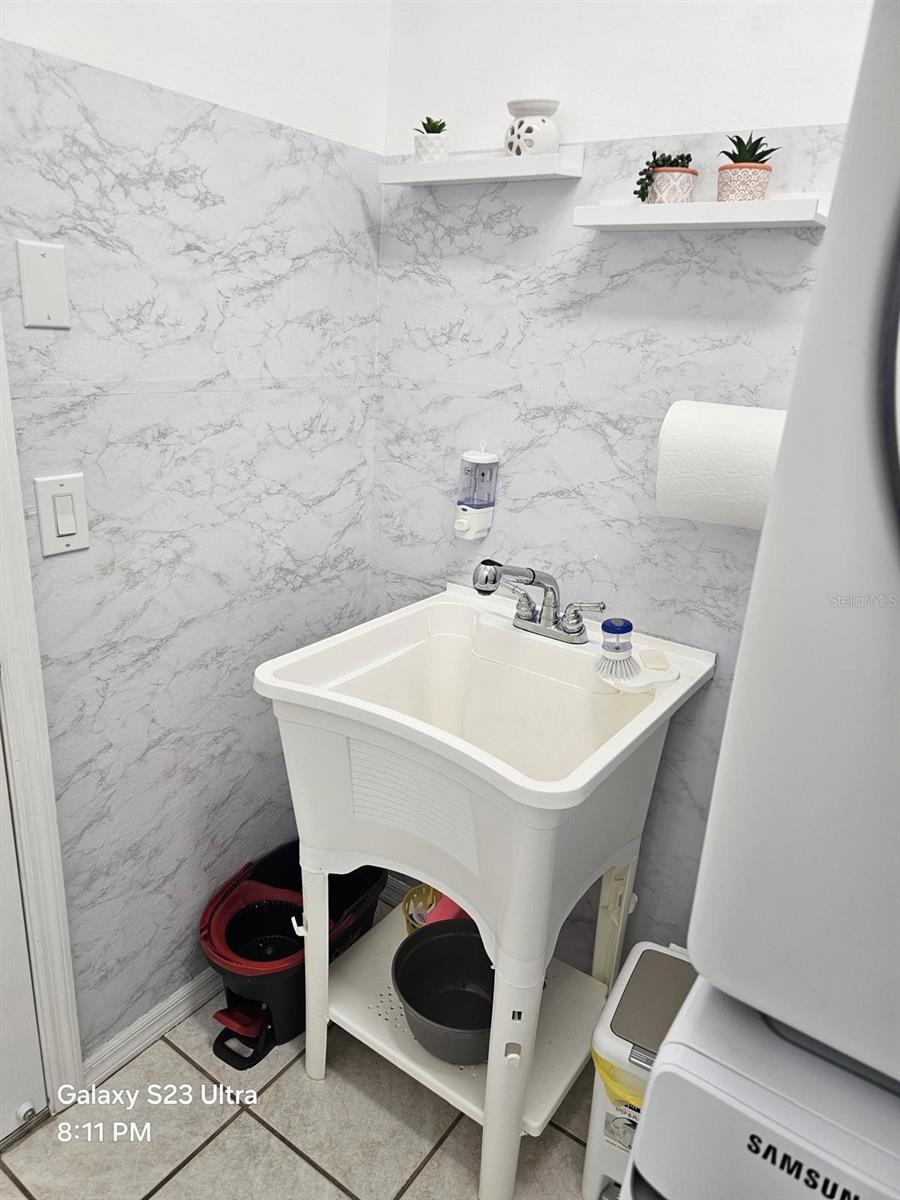 KINGSWAY OAKS UNIT 2 - Residential Lease