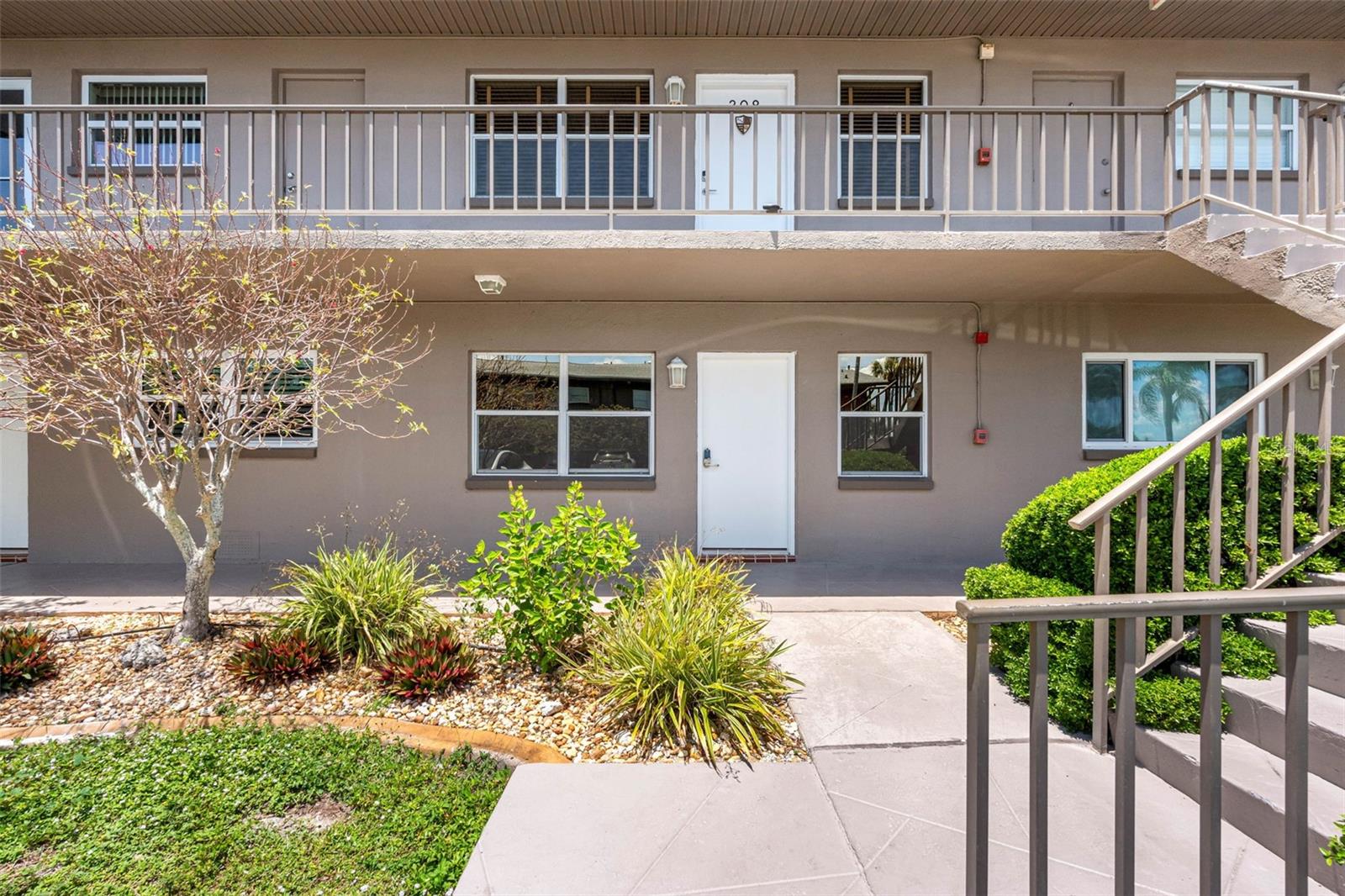 ROYAL STEWART ARMS - Residential