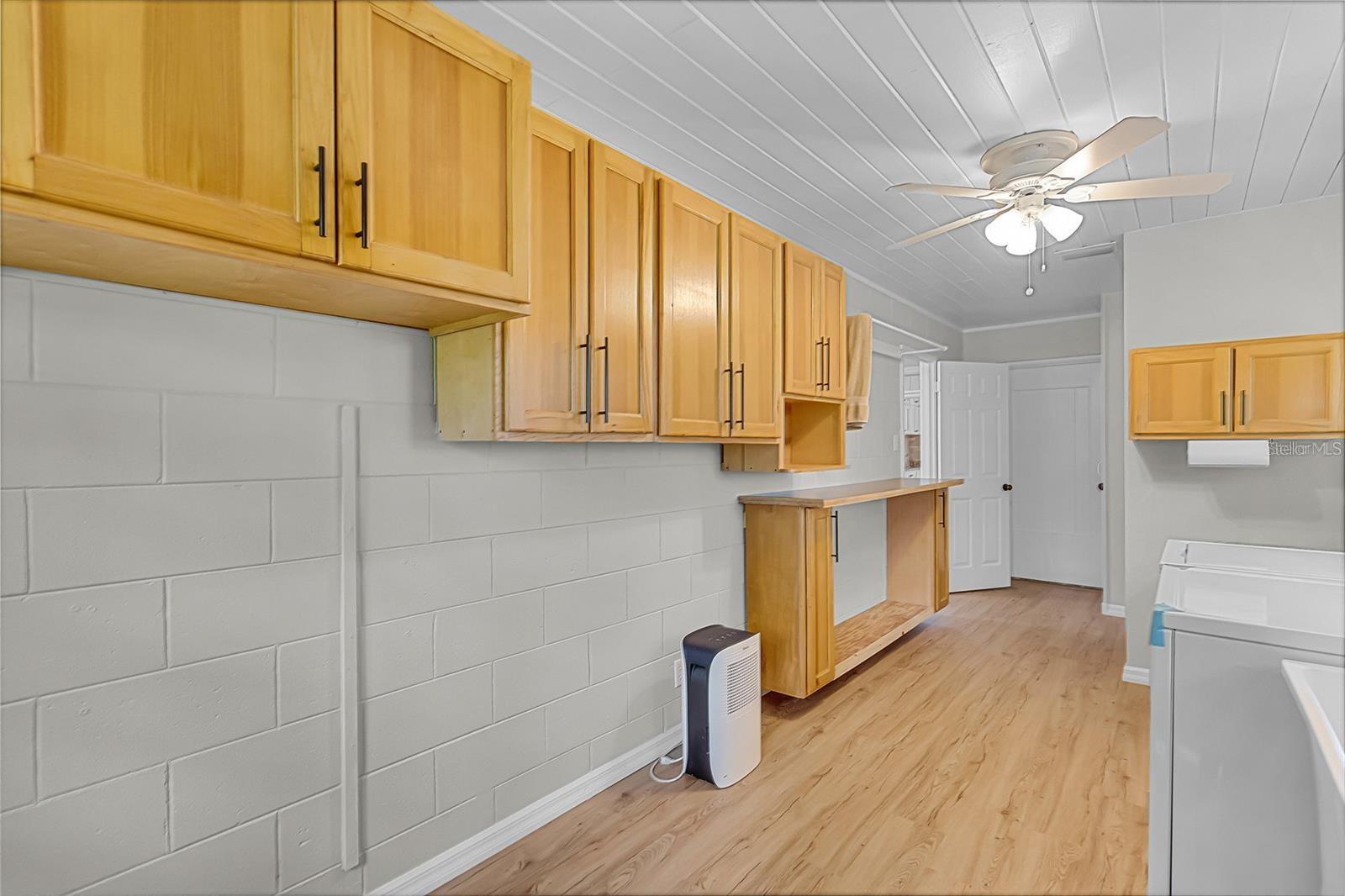 LAKE HARNEY ACRETTES - Residential