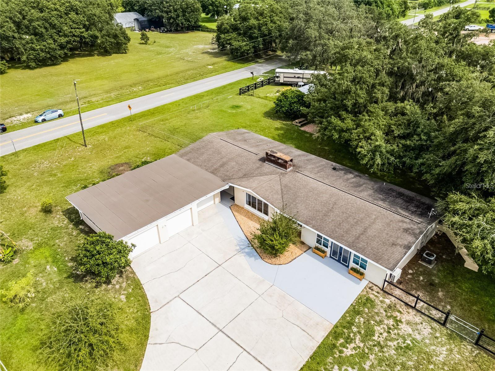 LAKE HARNEY ACRETTES - Residential