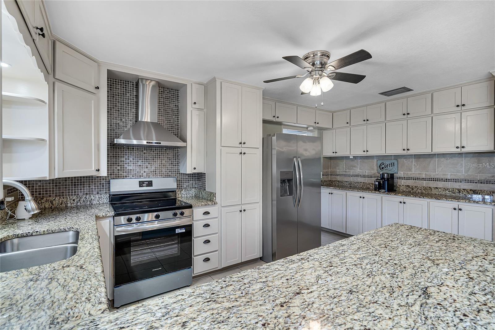 LAKE HARNEY ACRETTES - Residential