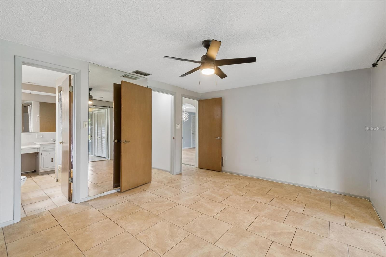 REGENCY PARK - Residential