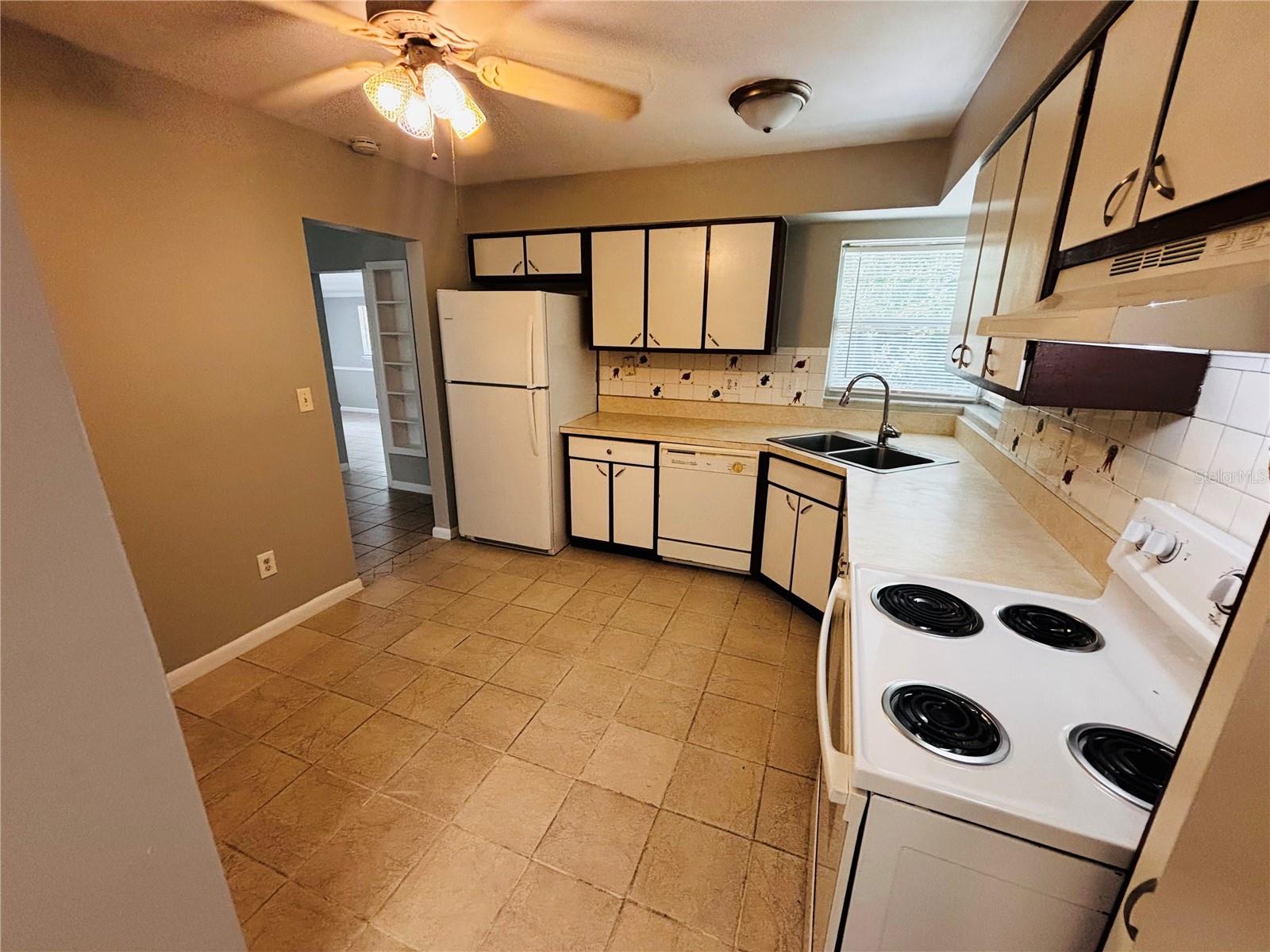 DELTONA LAKES UNIT 25 - Residential Lease