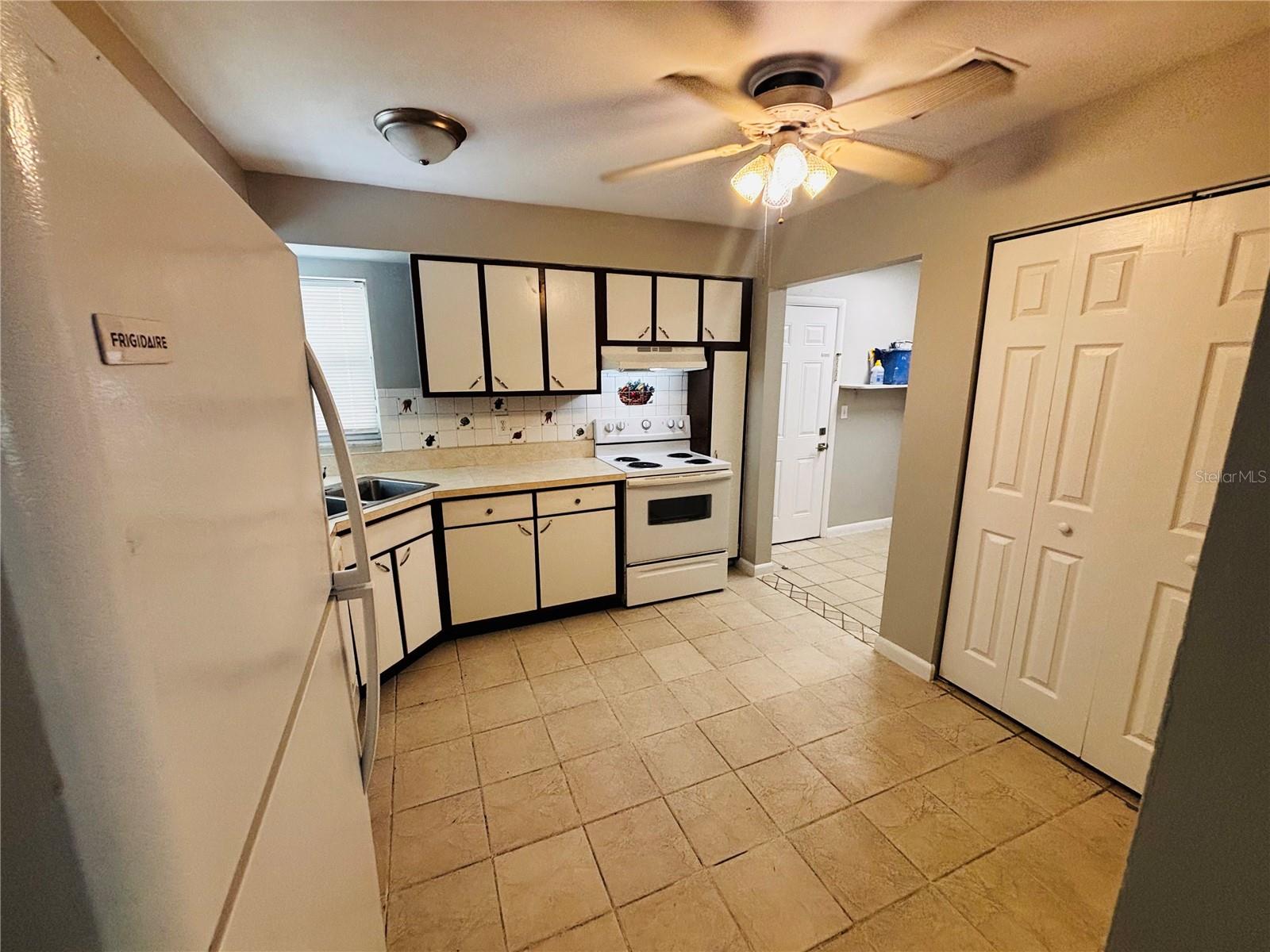 DELTONA LAKES UNIT 25 - Residential Lease
