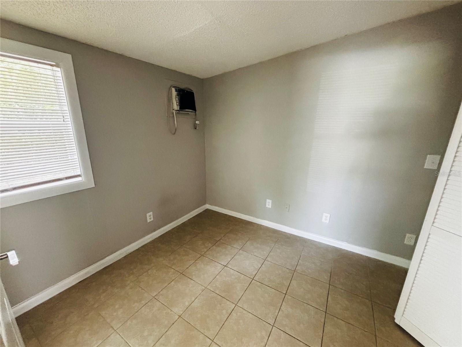 DELTONA LAKES UNIT 25 - Residential Lease