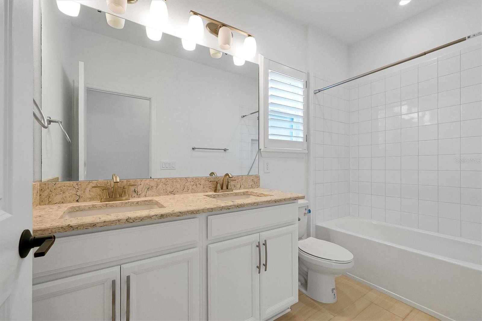 LANDINGS AT HAWKS CREST - Residential
