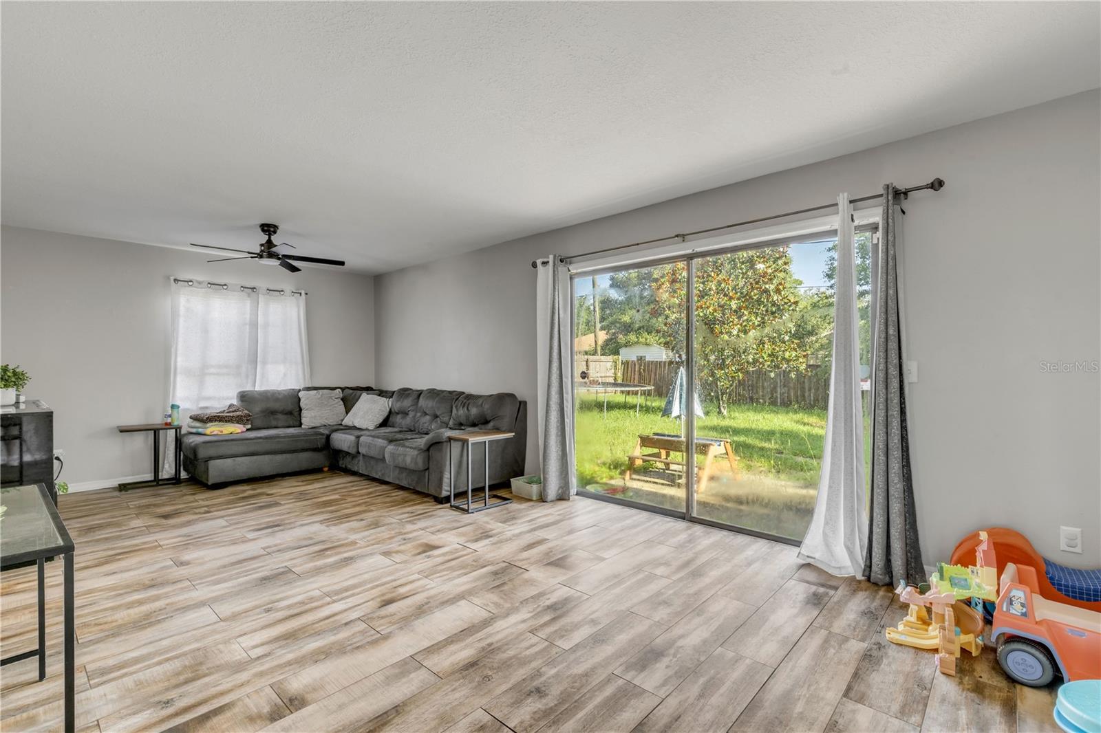 DALTONA LAKES UN 40 - Residential