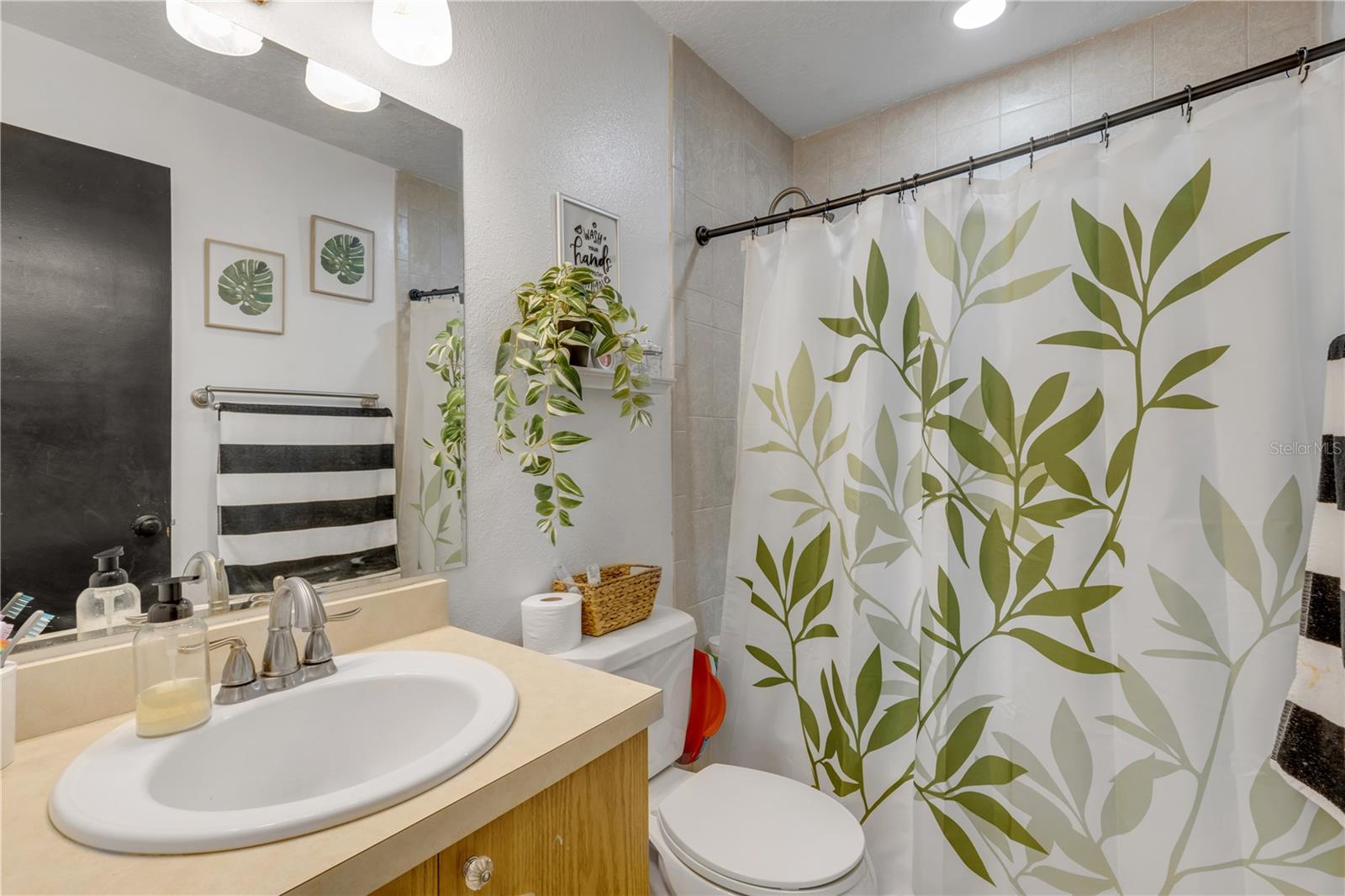 DALTONA LAKES UN 40 - Residential