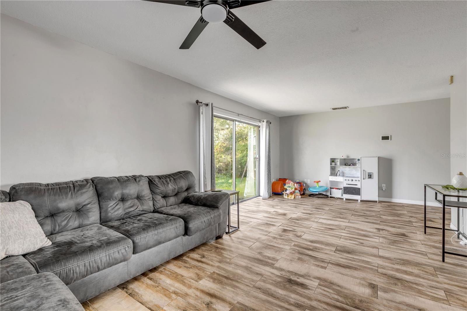 DALTONA LAKES UN 40 - Residential